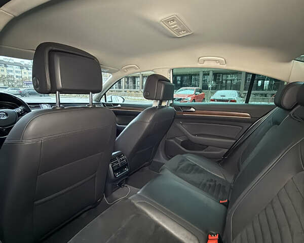 Белый Фольксваген Пассат, объемом двигателя 1.8 л и пробегом 130 тыс. км за 16900 $, фото 26 на Automoto.ua