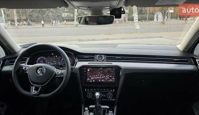 Белый Фольксваген Пассат, объемом двигателя 1.97 л и пробегом 235 тыс. км за 20000 $, фото 14 на Automoto.ua