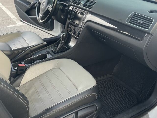 Белый Фольксваген Пассат, объемом двигателя 1.8 л и пробегом 180 тыс. км за 9126 $, фото 9 на Automoto.ua