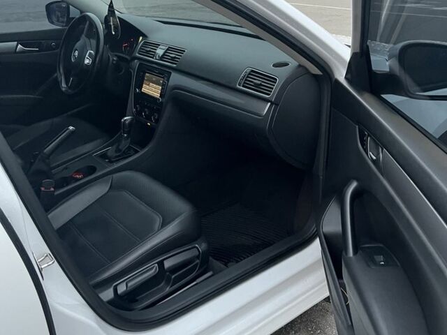 Белый Фольксваген Пассат, объемом двигателя 1.8 л и пробегом 158 тыс. км за 10800 $, фото 6 на Automoto.ua