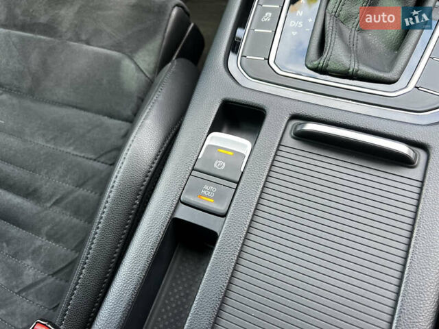 Білий Фольксваген Пассат, об'ємом двигуна 1.8 л та пробігом 170 тис. км за 15500 $, фото 16 на Automoto.ua