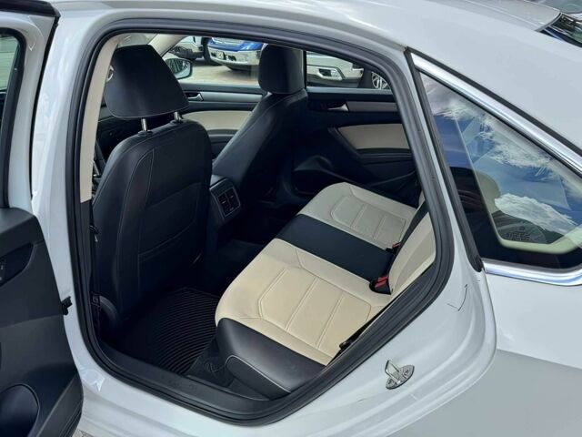 Белый Фольксваген Пассат, объемом двигателя 2 л и пробегом 80 тыс. км за 11000 $, фото 14 на Automoto.ua