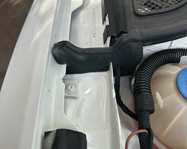 Белый Фольксваген Пассат, объемом двигателя 1.8 л и пробегом 165 тыс. км за 12800 $, фото 19 на Automoto.ua