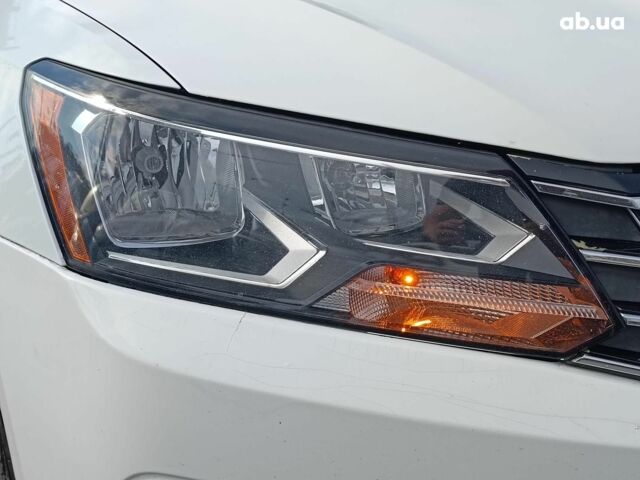 Белый Фольксваген Пассат, объемом двигателя 1.8 л и пробегом 134 тыс. км за 12490 $, фото 5 на Automoto.ua