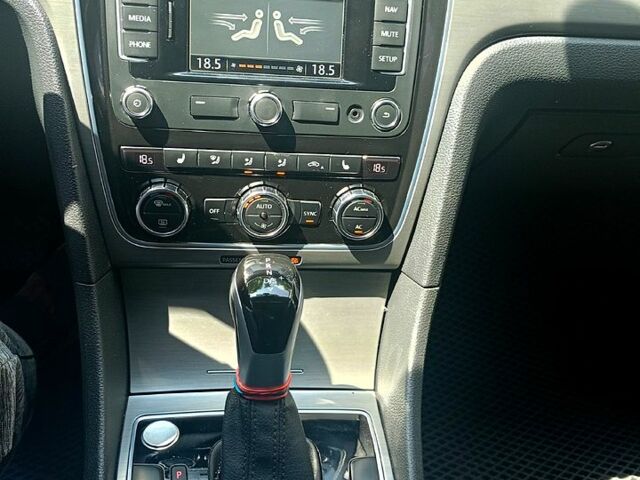 Білий Фольксваген Пассат, об'ємом двигуна 1.8 л та пробігом 177 тис. км за 11800 $, фото 6 на Automoto.ua