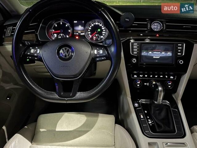 Белый Фольксваген Пассат, объемом двигателя 1.97 л и пробегом 261 тыс. км за 16600 $, фото 14 на Automoto.ua