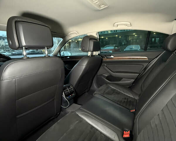 Белый Фольксваген Пассат, объемом двигателя 1.8 л и пробегом 130 тыс. км за 16900 $, фото 32 на Automoto.ua