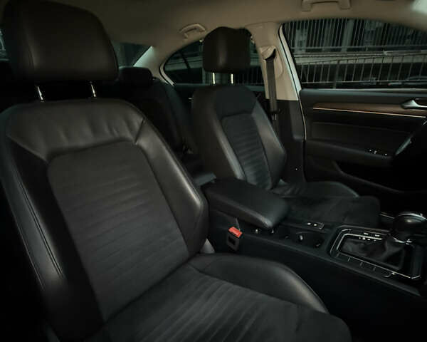 Белый Фольксваген Пассат, объемом двигателя 1.8 л и пробегом 130 тыс. км за 16900 $, фото 37 на Automoto.ua