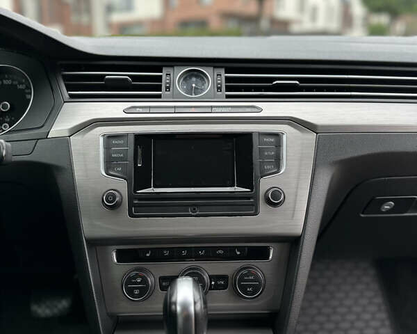 Білий Фольксваген Пассат, об'ємом двигуна 1.4 л та пробігом 145 тис. км за 14500 $, фото 17 на Automoto.ua