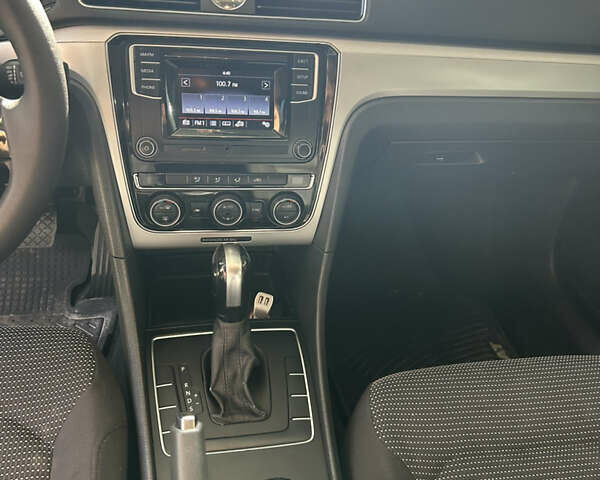 Белый Фольксваген Пассат, объемом двигателя 1.8 л и пробегом 165 тыс. км за 12800 $, фото 7 на Automoto.ua