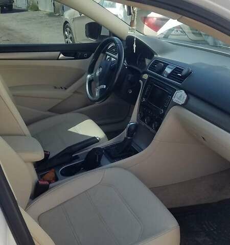 Белый Фольксваген Пассат, объемом двигателя 1.8 л и пробегом 115 тыс. км за 14000 $, фото 4 на Automoto.ua