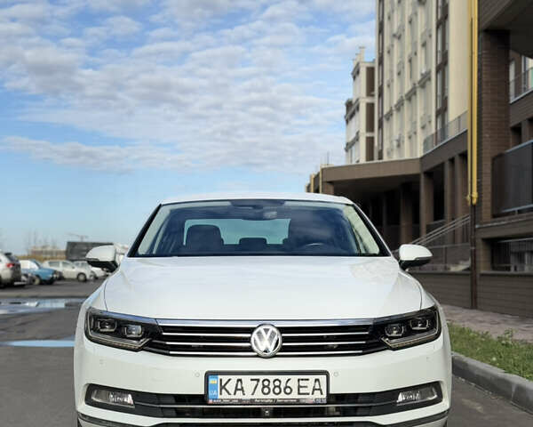 Белый Фольксваген Пассат, объемом двигателя 1.8 л и пробегом 126 тыс. км за 17000 $, фото 3 на Automoto.ua