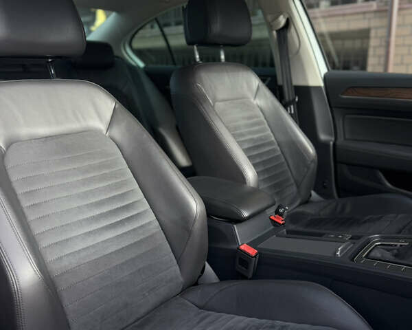 Белый Фольксваген Пассат, объемом двигателя 1.8 л и пробегом 126 тыс. км за 17000 $, фото 24 на Automoto.ua