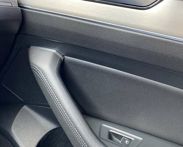 Белый Фольксваген Пассат, объемом двигателя 1.97 л и пробегом 239 тыс. км за 18000 $, фото 8 на Automoto.ua