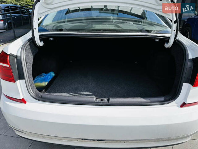 Белый Фольксваген Пассат, объемом двигателя 1.8 л и пробегом 161 тыс. км за 13300 $, фото 11 на Automoto.ua