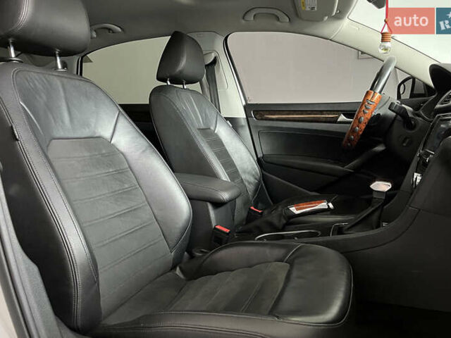 Білий Фольксваген Пассат, об'ємом двигуна 3.6 л та пробігом 124 тис. км за 11000 $, фото 10 на Automoto.ua