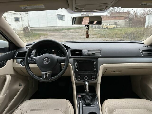 Белый Фольксваген Пассат, объемом двигателя 1.8 л и пробегом 210 тыс. км за 7500 $, фото 4 на Automoto.ua