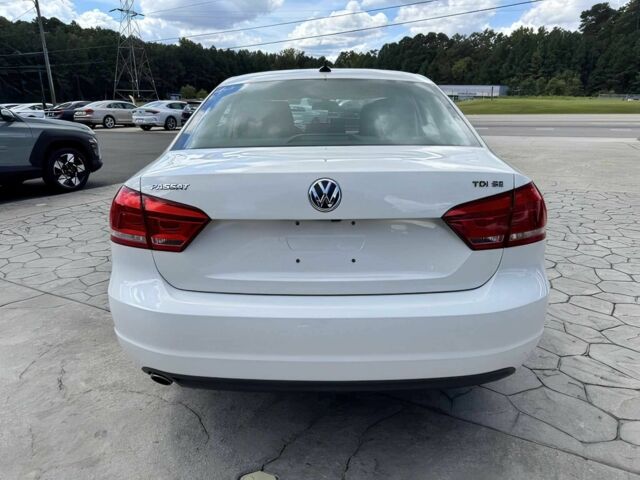 Белый Фольксваген Пассат, объемом двигателя 2 л и пробегом 80 тыс. км за 11000 $, фото 5 на Automoto.ua