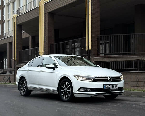 Белый Фольксваген Пассат, объемом двигателя 1.8 л и пробегом 130 тыс. км за 16900 $, фото 2 на Automoto.ua