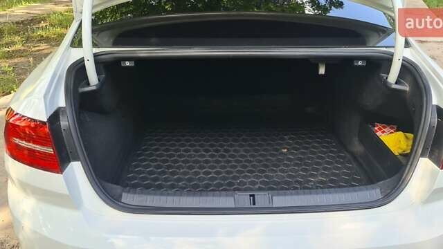 Белый Фольксваген Пассат, объемом двигателя 1.97 л и пробегом 235 тыс. км за 20000 $, фото 20 на Automoto.ua