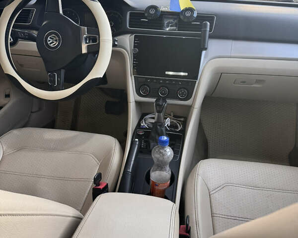 Белый Фольксваген Пассат, объемом двигателя 1.8 л и пробегом 205 тыс. км за 10400 $, фото 1 на Automoto.ua