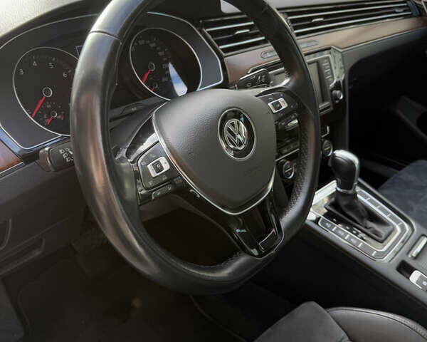 Белый Фольксваген Пассат, объемом двигателя 1.8 л и пробегом 126 тыс. км за 17000 $, фото 11 на Automoto.ua