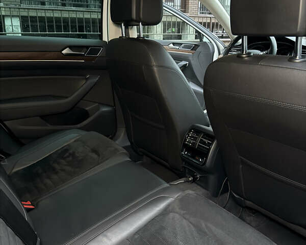 Белый Фольксваген Пассат, объемом двигателя 1.8 л и пробегом 130 тыс. км за 16900 $, фото 25 на Automoto.ua