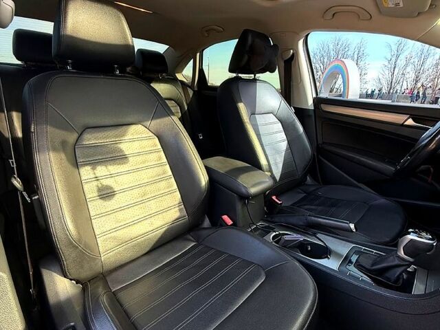 Білий Фольксваген Пассат, об'ємом двигуна 1.8 л та пробігом 177 тис. км за 11800 $, фото 4 на Automoto.ua