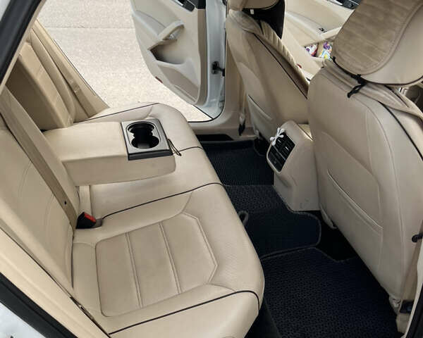 Белый Фольксваген Пассат, объемом двигателя 1.8 л и пробегом 297 тыс. км за 11800 $, фото 9 на Automoto.ua