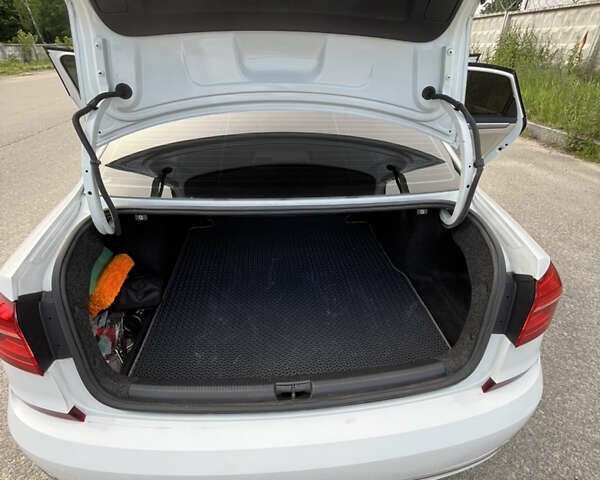 Белый Фольксваген Пассат, объемом двигателя 1.8 л и пробегом 297 тыс. км за 11800 $, фото 18 на Automoto.ua