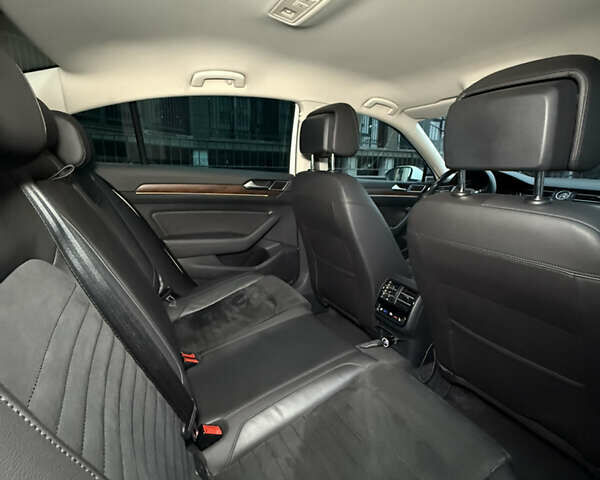 Белый Фольксваген Пассат, объемом двигателя 1.8 л и пробегом 130 тыс. км за 16900 $, фото 29 на Automoto.ua