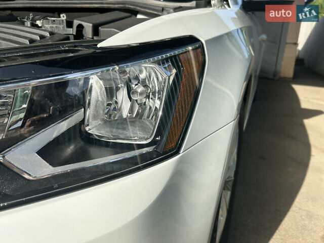 Белый Фольксваген Пассат, объемом двигателя 1.8 л и пробегом 165 тыс. км за 12800 $, фото 24 на Automoto.ua