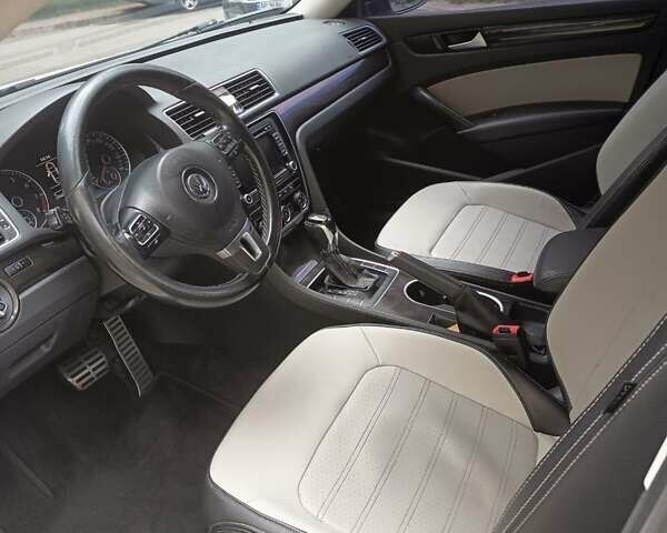 Белый Фольксваген Пассат, объемом двигателя 1.8 л и пробегом 226 тыс. км за 13500 $, фото 15 на Automoto.ua