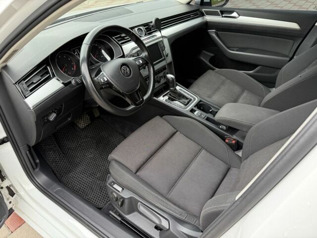 Белый Фольксваген Пассат, объемом двигателя 0 л и пробегом 173 тыс. км за 17999 $, фото 15 на Automoto.ua