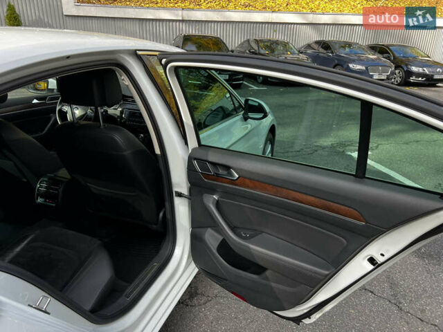 Білий Фольксваген Пассат, об'ємом двигуна 1.8 л та пробігом 170 тис. км за 15500 $, фото 12 на Automoto.ua