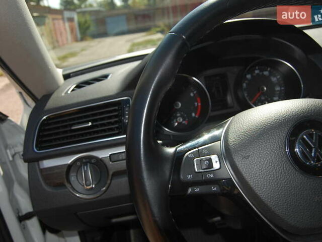 Белый Фольксваген Пассат, объемом двигателя 1.8 л и пробегом 123 тыс. км за 16000 $, фото 53 на Automoto.ua