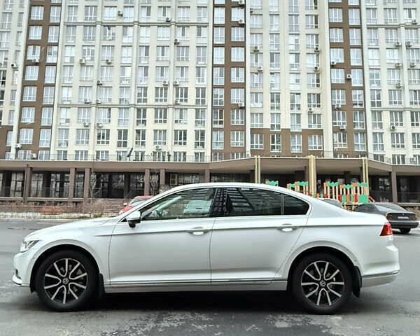 Белый Фольксваген Пассат, объемом двигателя 1.8 л и пробегом 130 тыс. км за 16900 $, фото 7 на Automoto.ua