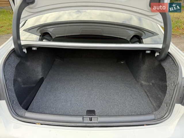 Белый Фольксваген Пассат, объемом двигателя 1.8 л и пробегом 215 тыс. км за 11600 $, фото 29 на Automoto.ua