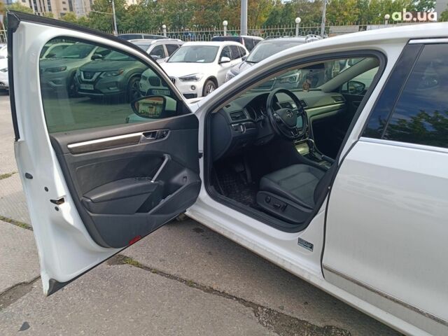 Белый Фольксваген Пассат, объемом двигателя 1.8 л и пробегом 134 тыс. км за 12490 $, фото 18 на Automoto.ua