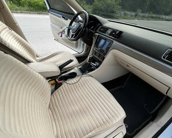 Белый Фольксваген Пассат, объемом двигателя 1.8 л и пробегом 297 тыс. км за 11800 $, фото 11 на Automoto.ua