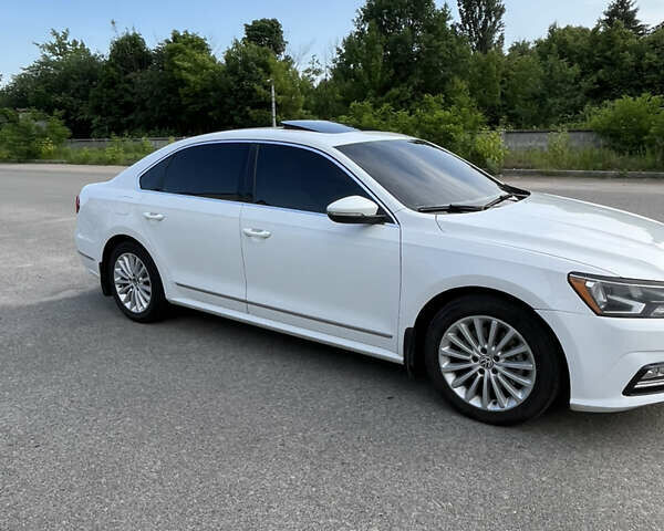 Белый Фольксваген Пассат, объемом двигателя 1.8 л и пробегом 297 тыс. км за 11800 $, фото 6 на Automoto.ua