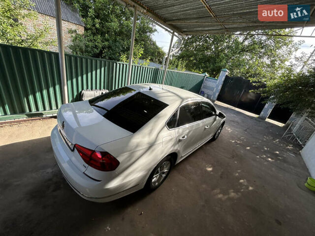 Белый Фольксваген Пассат, объемом двигателя 1.8 л и пробегом 165 тыс. км за 12800 $, фото 26 на Automoto.ua