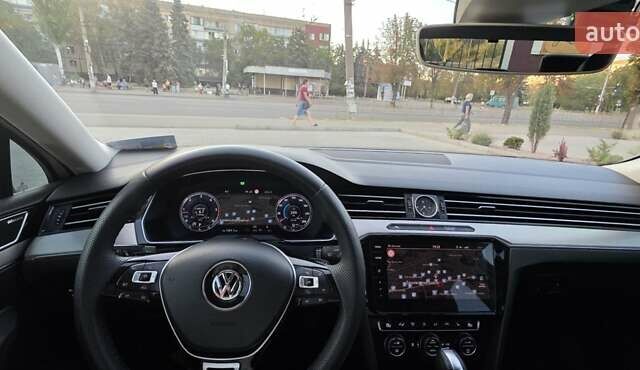 Белый Фольксваген Пассат, объемом двигателя 1.97 л и пробегом 235 тыс. км за 20000 $, фото 2 на Automoto.ua