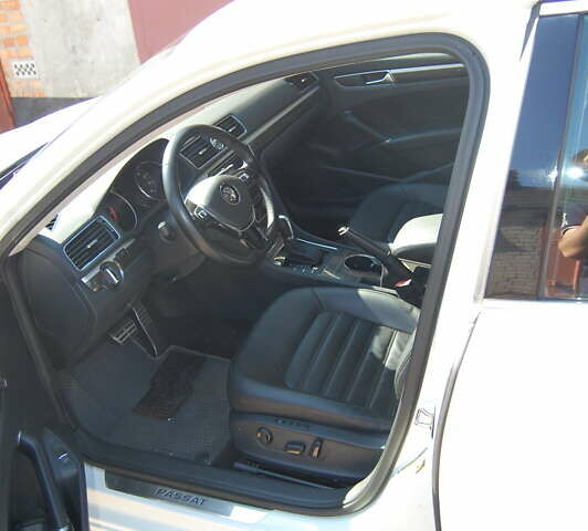 Белый Фольксваген Пассат, объемом двигателя 1.8 л и пробегом 123 тыс. км за 16000 $, фото 45 на Automoto.ua