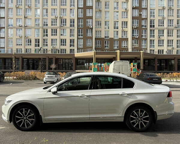 Белый Фольксваген Пассат, объемом двигателя 1.8 л и пробегом 126 тыс. км за 17000 $, фото 5 на Automoto.ua