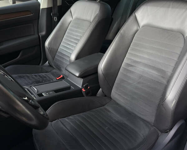 Белый Фольксваген Пассат, объемом двигателя 1.8 л и пробегом 126 тыс. км за 17000 $, фото 13 на Automoto.ua