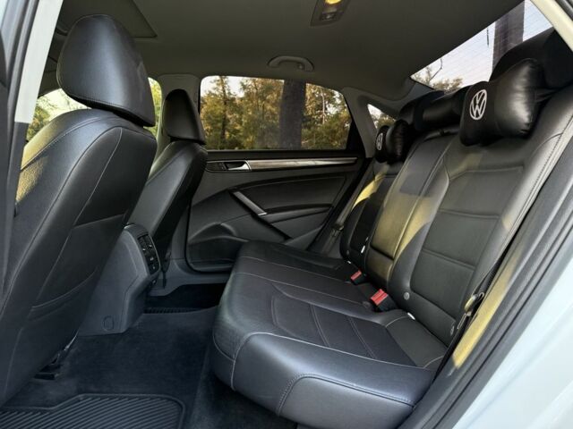 Белый Фольксваген Пассат, объемом двигателя 1.8 л и пробегом 204 тыс. км за 11700 $, фото 20 на Automoto.ua