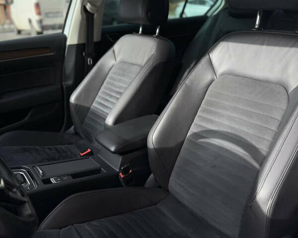 Белый Фольксваген Пассат, объемом двигателя 1.8 л и пробегом 126 тыс. км за 17000 $, фото 16 на Automoto.ua