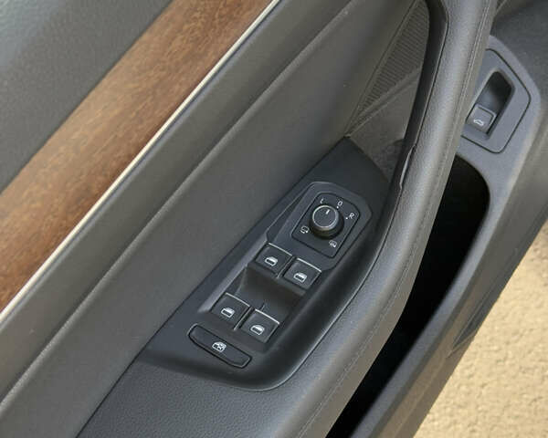 Белый Фольксваген Пассат, объемом двигателя 1.8 л и пробегом 126 тыс. км за 17000 $, фото 21 на Automoto.ua