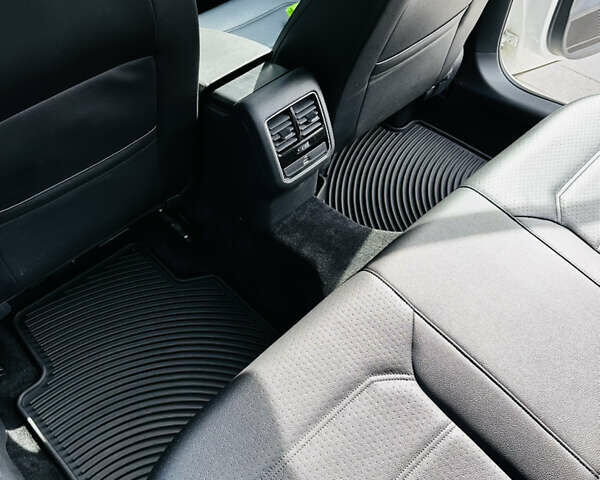 Белый Фольксваген Пассат, объемом двигателя 1.8 л и пробегом 161 тыс. км за 13300 $, фото 10 на Automoto.ua